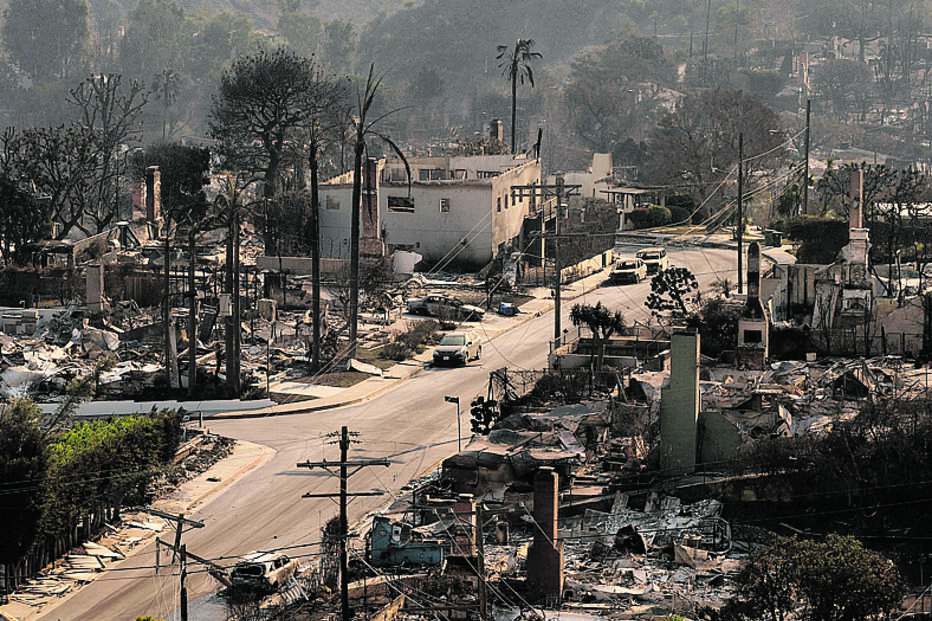 Incêndios deixaram cenário de devastação em várias comunidades de Los Angeles, com bairro inteiros devorados pelas chamas e reduzidos a cinzas.