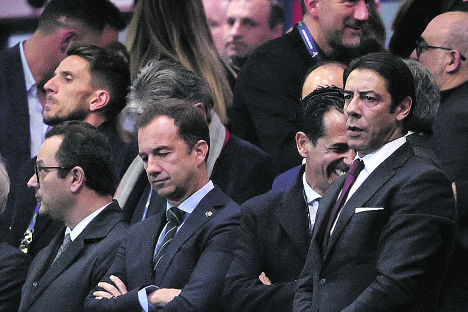 Pedro Proença (da Liga de Clubes) assistiu à final, no Estádio de Leiria, com Frederico Varandas (Sporting) de um lado e Rui Costa (Benfica) do outro.