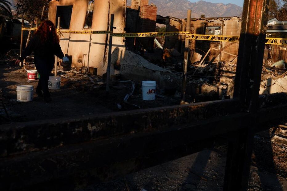 Lágrimas e desespero de quem viu a casa a ser reduzida a cinzas pelos incêndios em Los Angeles  