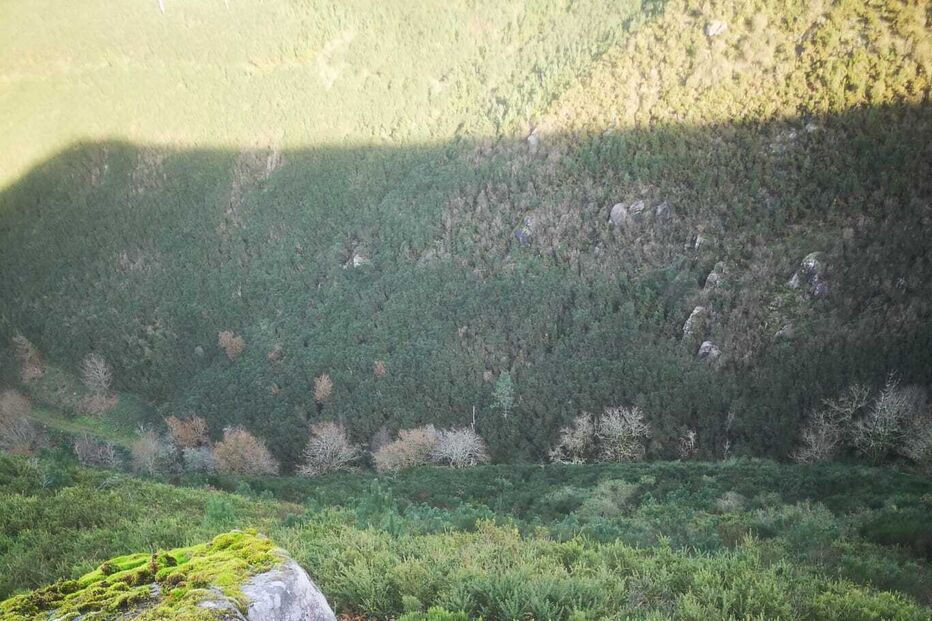 Caçador sofre queda de 12 metros em Sistelo