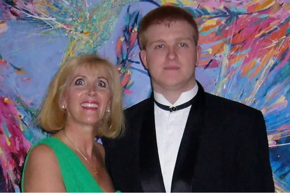 Rory Callum Sykes e a mãe Shelley Sykes