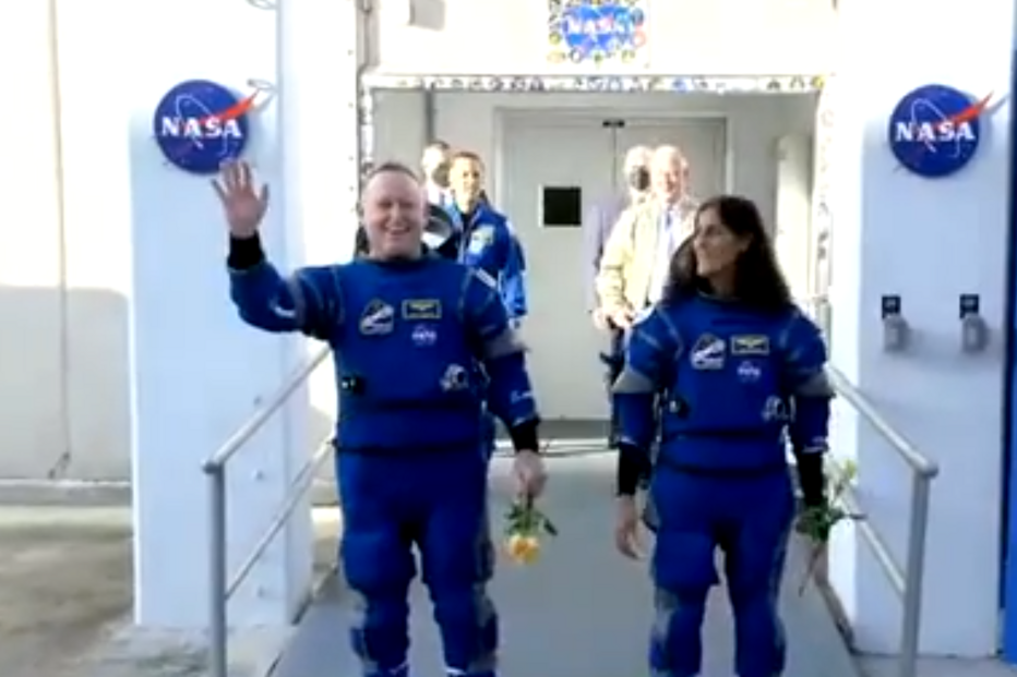 Conheça os dois astronautas da NASA que estão presos no espaço há mais de 200 dias 