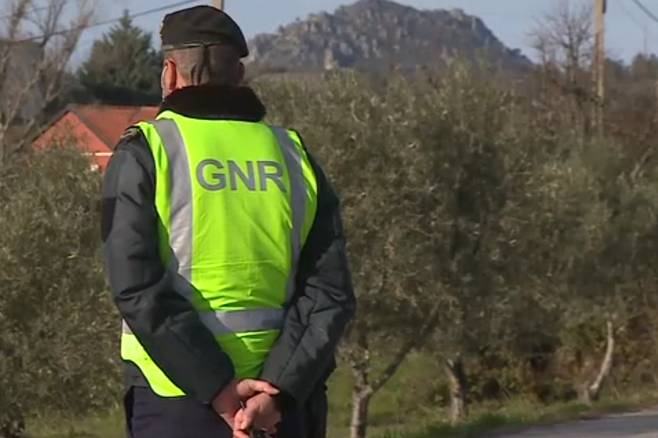 GNR detém homem com droga no carro durante operação STOP em Alfândega da Fé