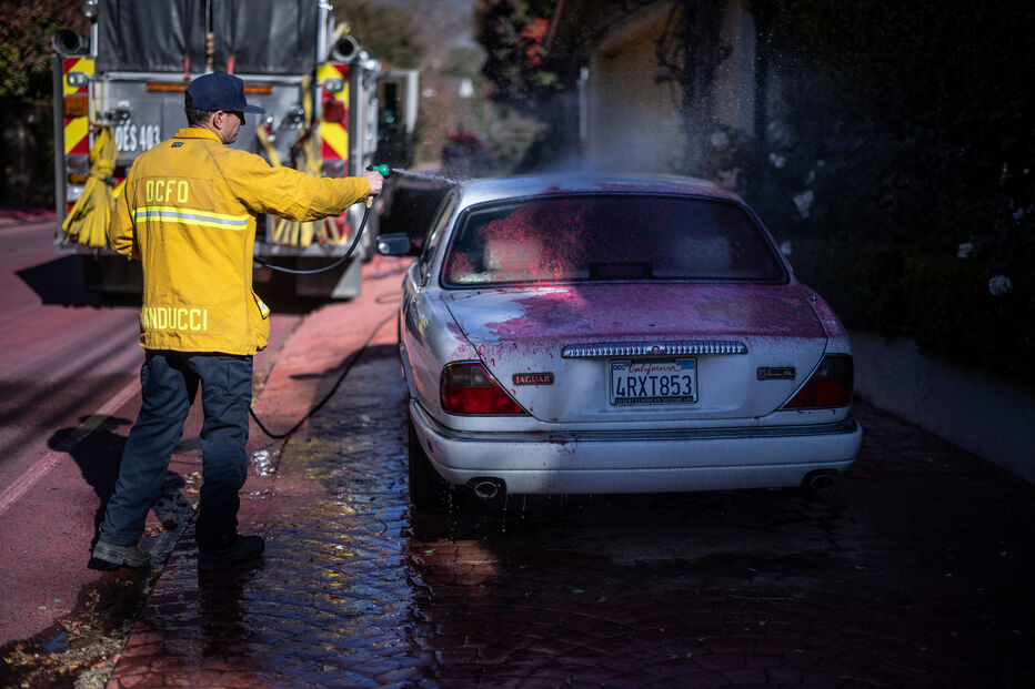 Pó cor de rosa em Los Angeles, devastada pelos incêndios florestais