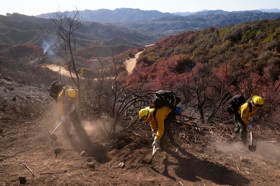 2025-01-14_09_37_59 bombeiros no combate aos fogos em los angeles.JPG