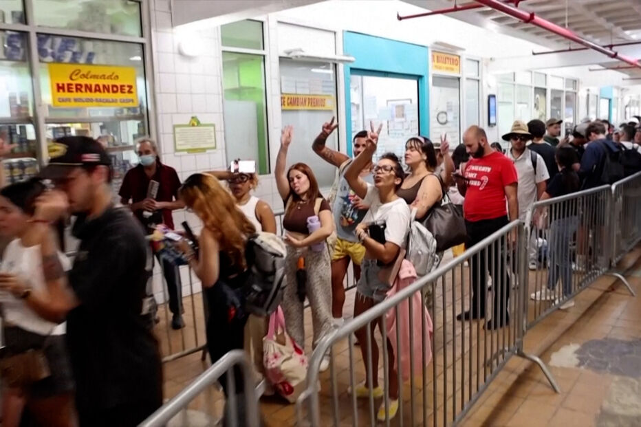 A loucura de Bad Bunny: Músico anuncia residência artística em Porto Rico e fãs fazem longas filas para os bilhetes