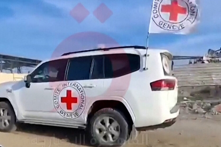 Reféns libertadas pelo Hamas já estão com a equipa da Cruz Vermelha