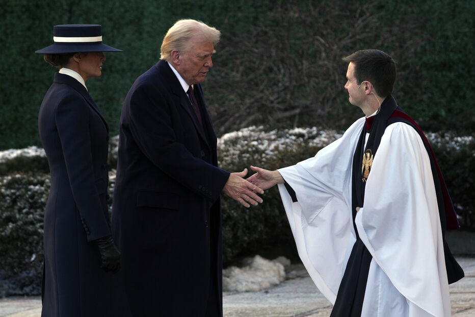Donald Trump chegam à cerimónia religiosa da tomada de posse