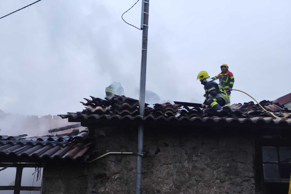 Incêndio em Bragança deixa família desalojada