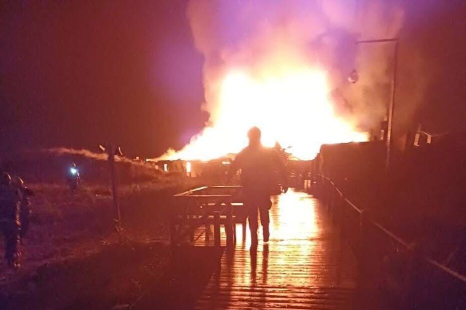 Incêndio deflagra em restaurante na Costa da Caparica