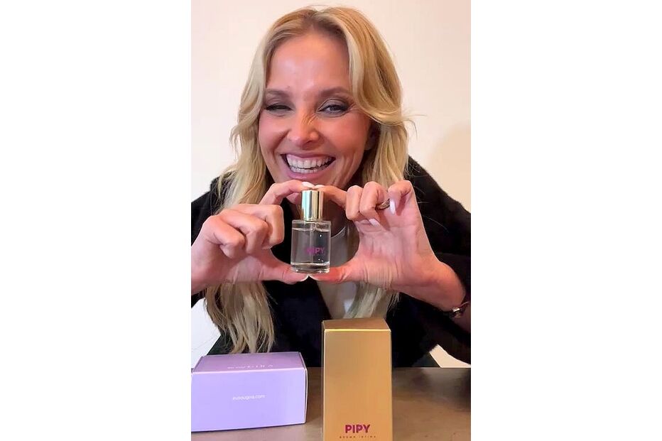 Imagem Cristina com o pipy 54368192.jpg (23763636) (Milenium)