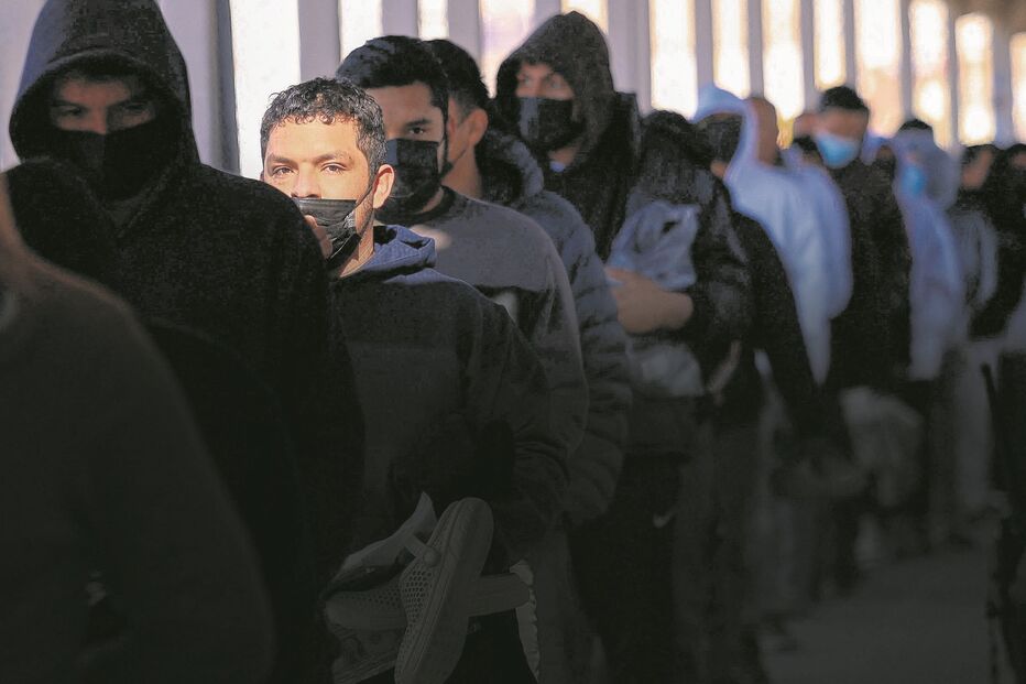  538 imigrantes presos e centenas deportados dos EUA