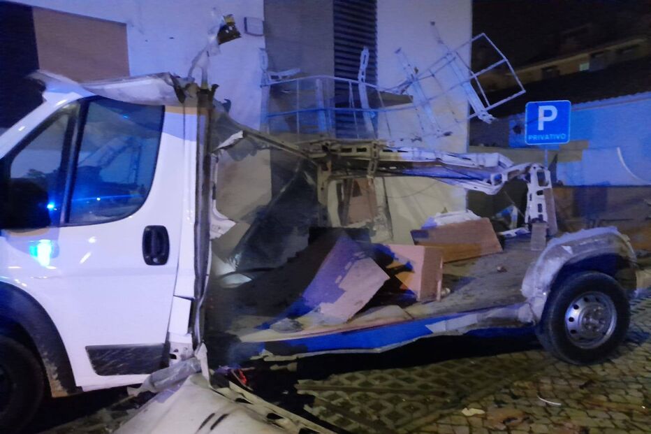 Carrinha que carregava material pirotécnico explode em Benavente