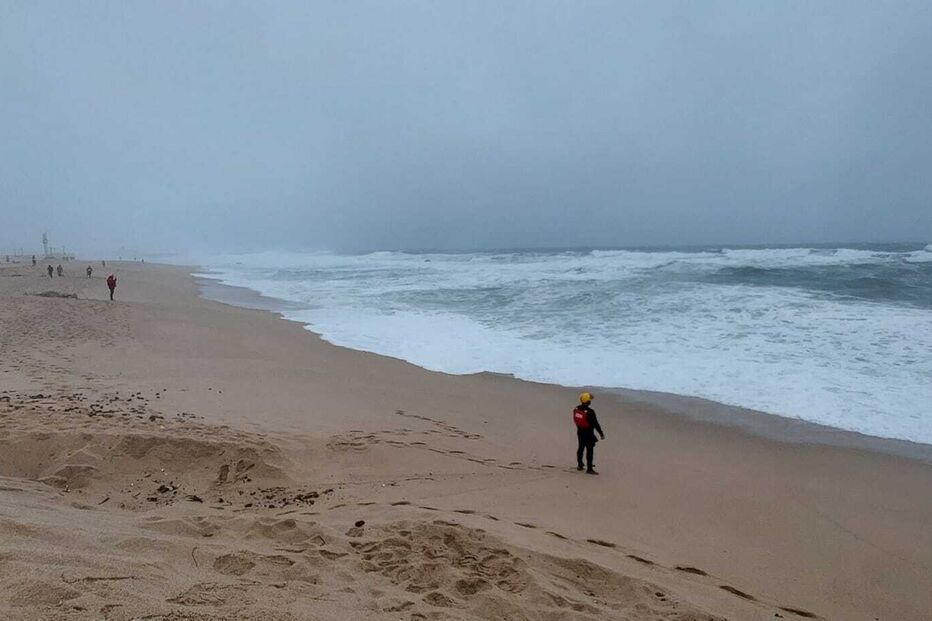 Interrompidas buscas para recuperar corpo na praia Verde da Póvoa de Varzim
