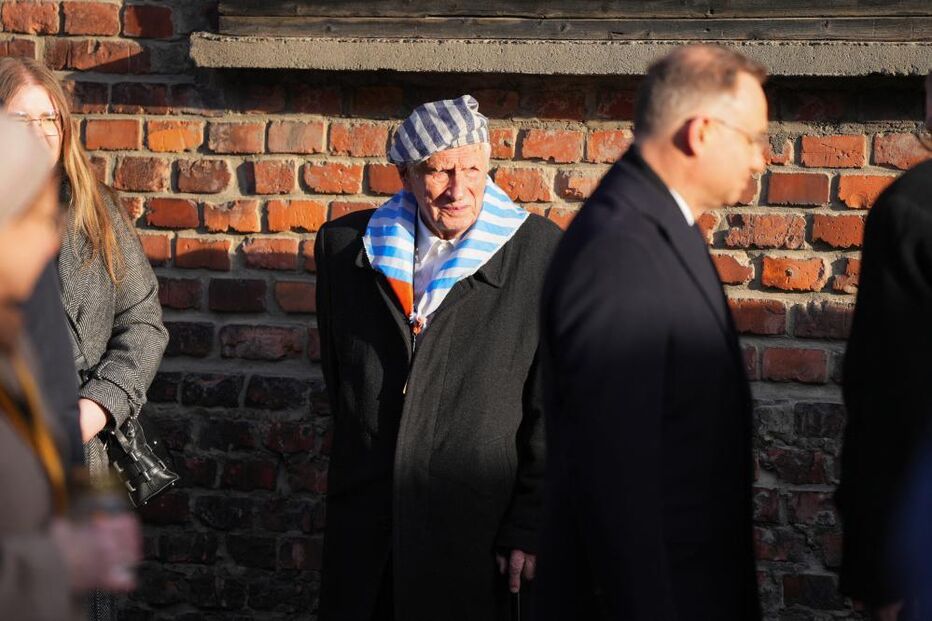 Sobrevivente durante cerimónia que marca o 80º aniversário da libertação de Auschwitz