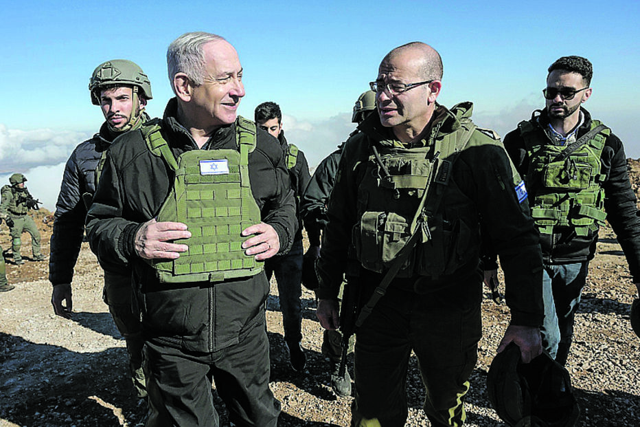 Netanyahu em visita às tropas no Sul da Síria, em dezembro 