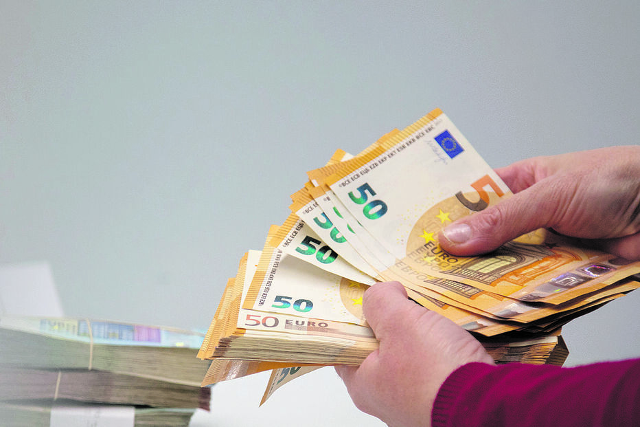 Portugueses depositaram 192,7 mil milhões de euros nos bancos durante o ano passado