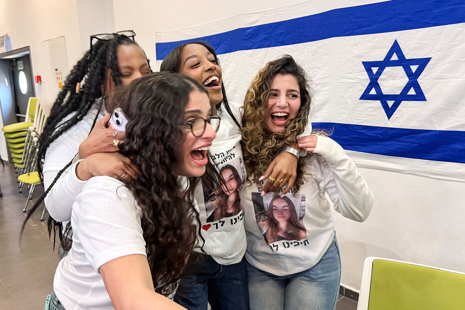 Família e amigos das reféns