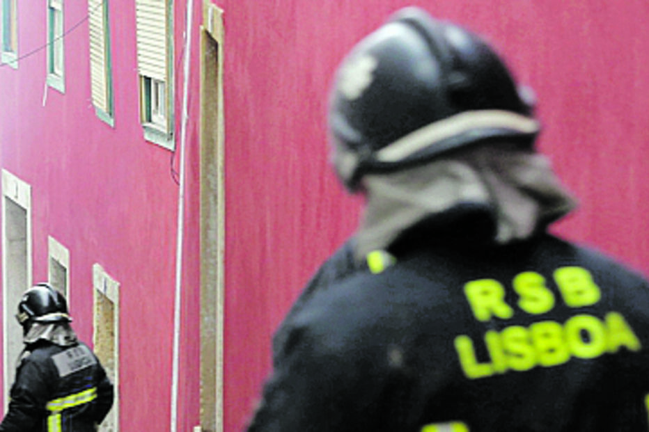 Sapadores apagaram fogo 