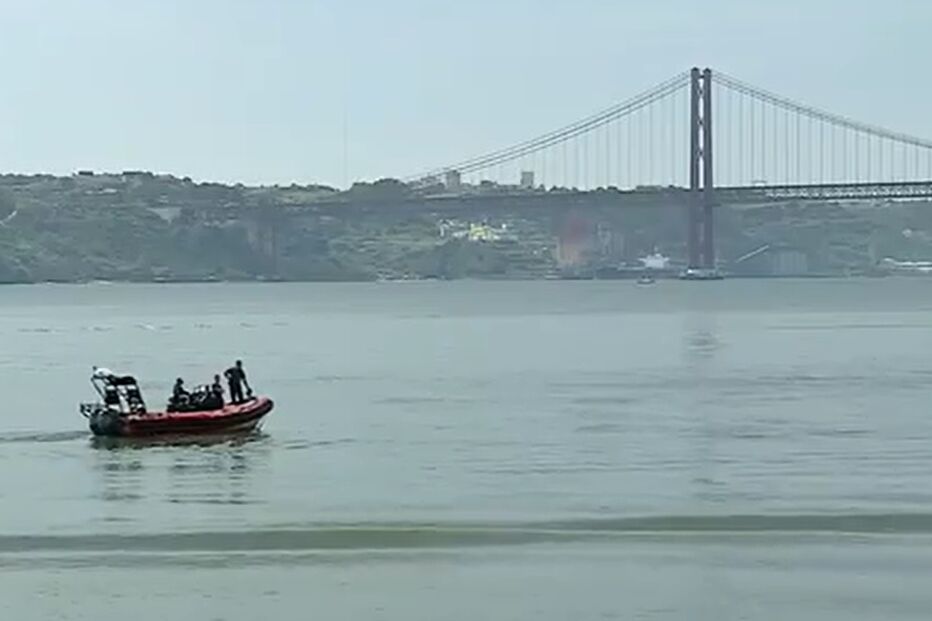 Encontrado corpo a flutuar no rio Tejo. Será de um dos pescadores desaparecidos em acidente com catamarã de passageiros