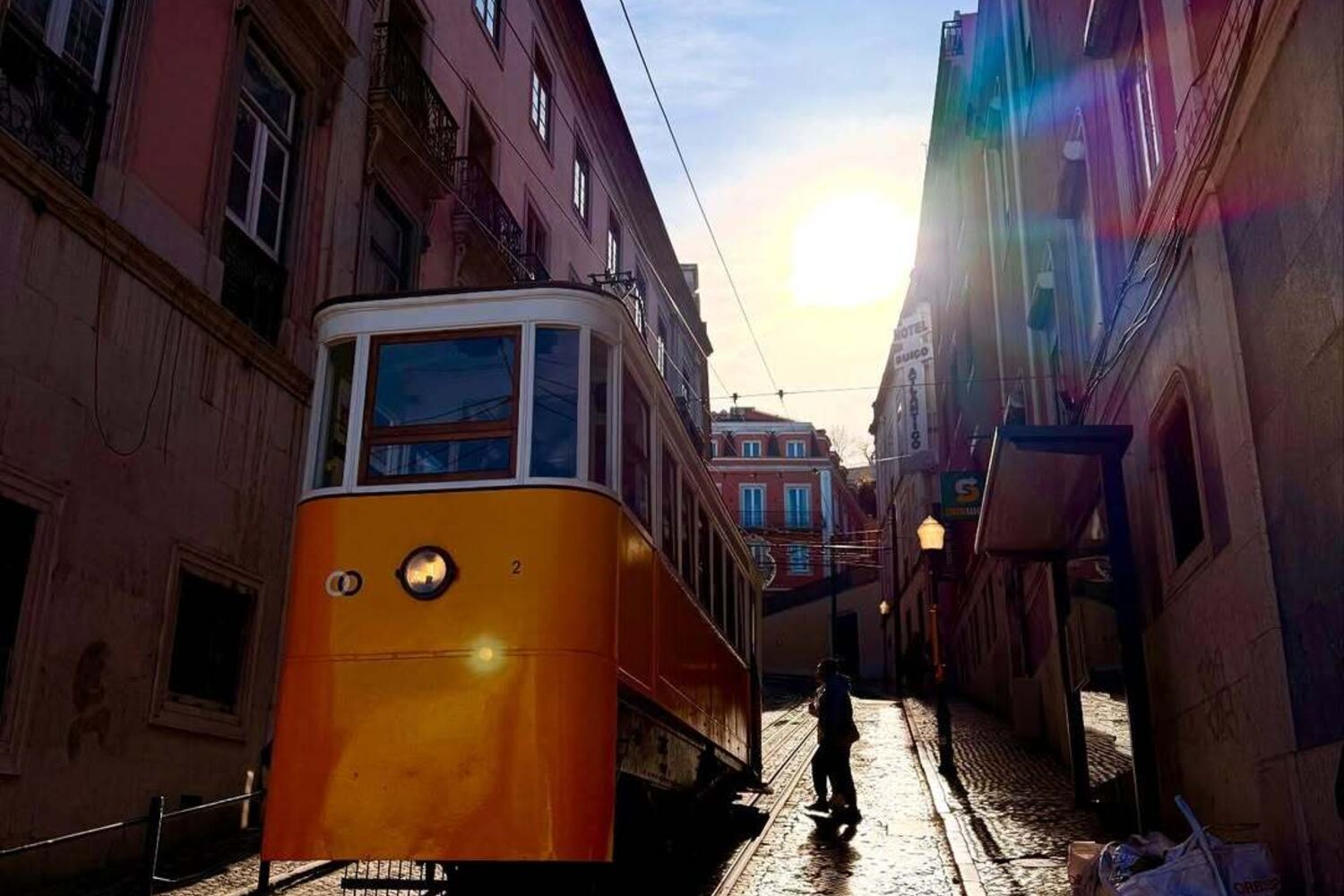 Ricky Gervais andou a passear pelas ruas de Lisboa e há fotos - Últimas