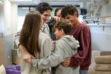 Ofer Kalderon, refém luso-franco-israelita, reúne-se com os seus quatro filhos 