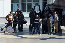 Keith Siegel, com a mulher e o filho