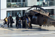 Keith Siegel, com a mulher e o filho