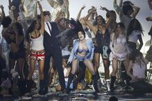 Atuação da cantora de Charli XCX 