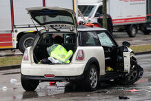 Carro atropela contra várias pessoas em Munique