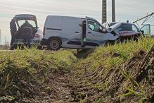 Um morto e três feridos em colisão entre carrinha e ambulância na EN2 em Abrantes. Bombeiro está em estado grave
