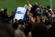Urna de Pinto da Costa no Estádio do Dragão