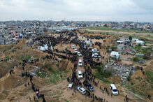 Hamas entrega caixões com corpos dos reféns israelitas à Cruz Vermelha