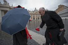 Jorge Mario Bergoglio na Praça de São Pedro em 2013