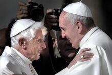 Papa Bento XVI e Papa Francisco em 2014 