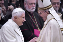 Bento XVI e o Papa Francisco em 2015