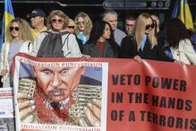 Ucranianos manifestam-se em Lisboa pela paz e com críticas a Trump