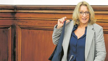 Ministra da Segurança Social esconde valor real da pensão dos políticos