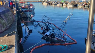 Barco afunda na doca de Matosinhos
