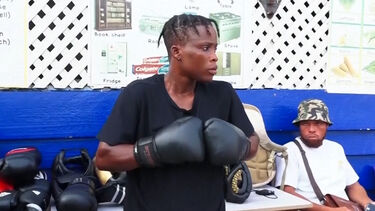 Quem é Abigail Quartey, a primeira mulher campeã de boxe do Gana 