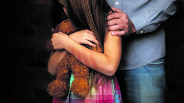 Marido de ama abusa de seis meninas durante uma década