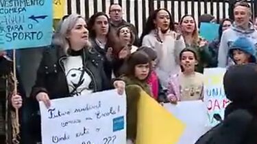 “Queremos o nosso pavilhão”: pais de alunos de escola no Parque das Nações exigem mais condições no estabelecimento de ensino  