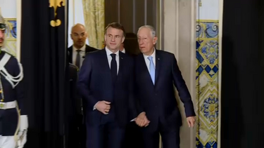 Macron sai de Belém de mãos dadas com Marcelo