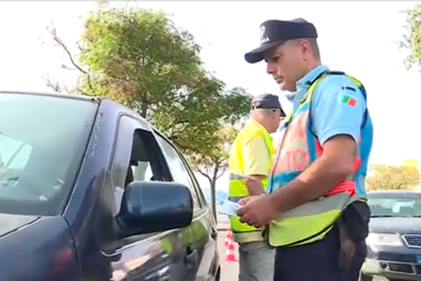 Homem tenta matar agentes da PSP de Lisboa, foge de carro e ainda faz 5 km a pé pela linha do comboio até ser detido