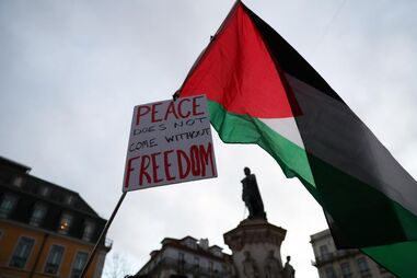 Centenas de pessoas no centro de Lisboa em solidariedade com o povo palestiniano