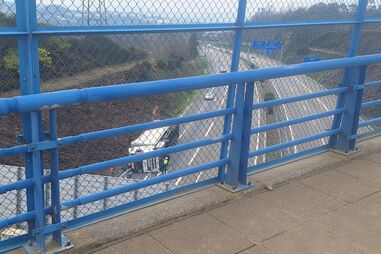 Camião despista-se e tomba em Paços de Ferreira