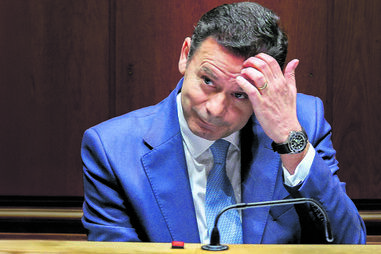 Lei obriga Montenegro a declarar clientes da firma da família