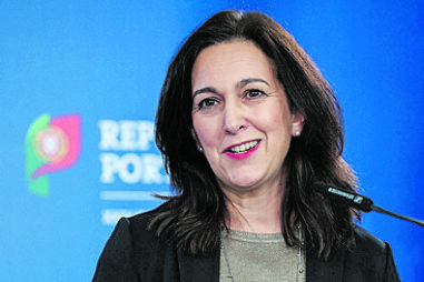 Ministra da Justiça admite que bairro da prisão-escola de Leiria possa acolher desalojados na sequência do mau tempo