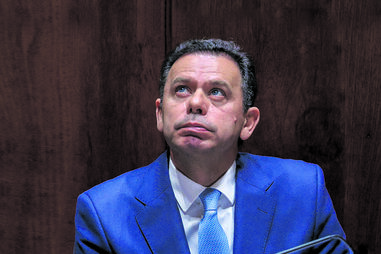 Luís Montenegro faz mudanças no Governo