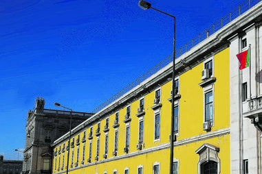 Estado tem pago, em média, 1,7 milhões de euros por ano à Sérvulo & Associados para assessoria jurídica a várias empresas e autarquias